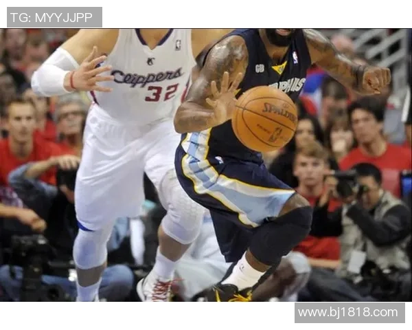 2013年NBA季后赛快船与灰熊激战回顾展现篮球激情与团队精神